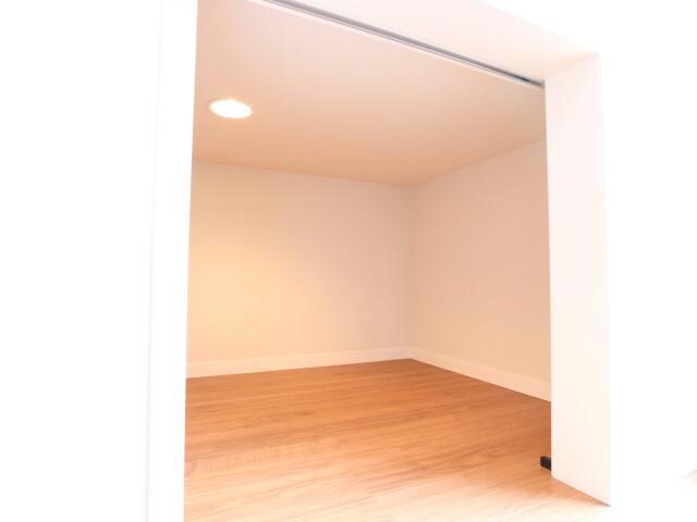 物件内観写真8　(ロフト下収納)