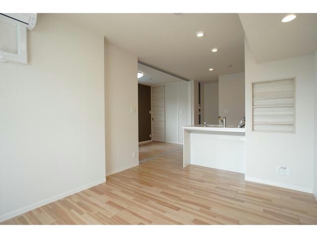 物件内観写真3　(人気の対面キッチン)