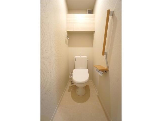 物件内観写真10　(温水洗浄便座)