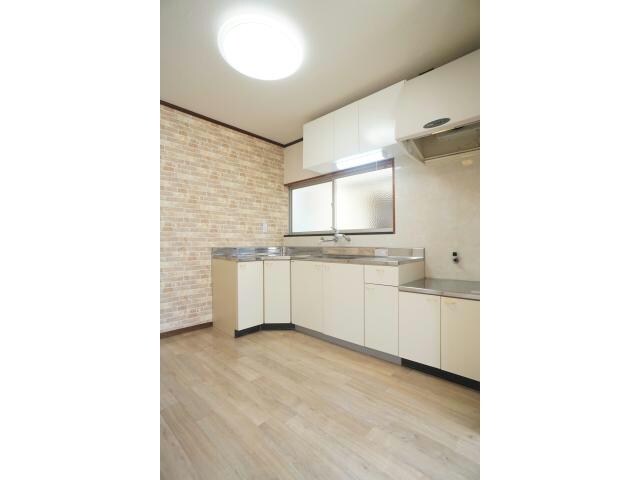 物件内観写真9　(広々キッチン♪)