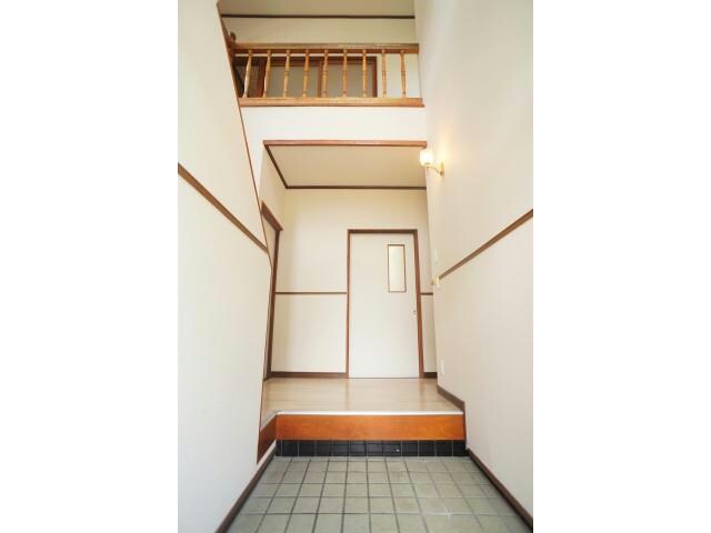 物件内観写真13　(玄関吹き抜け♪)