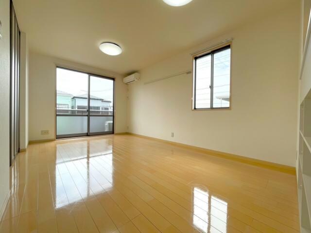 物件内観写真2　(二階角部屋☆)