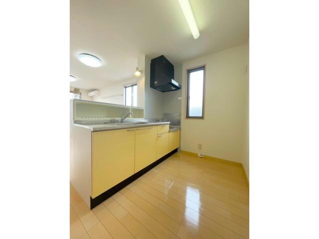 物件内観写真5　(広々としたキッチン！)