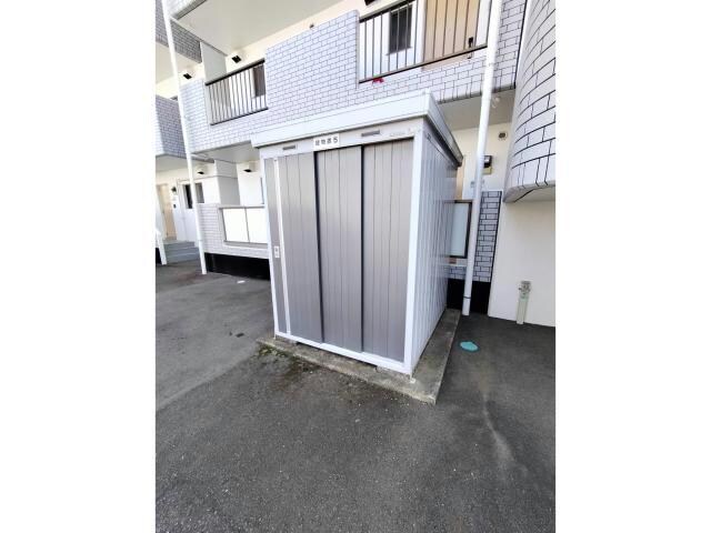 物件外観写真4　(物置貸し出し可能)