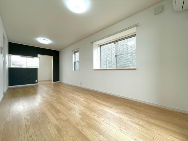 物件内観写真2　(3階建のガレージ付き物件★)