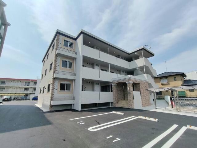 物件外観写真1　(３LDK総戸数１２戸)