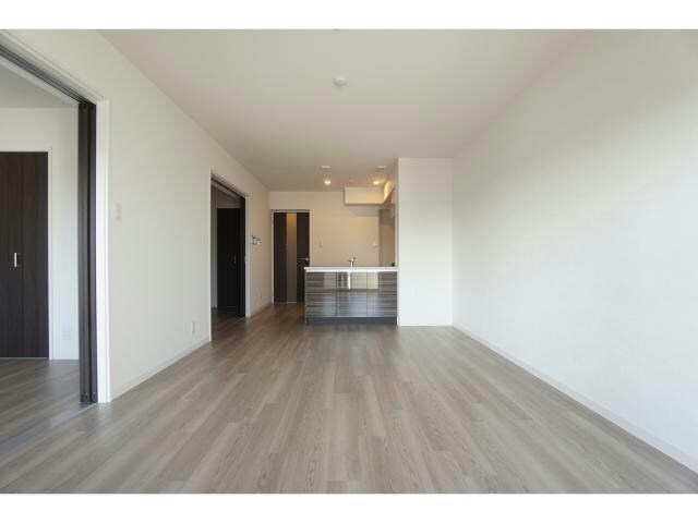 物件内観写真15　(15.5帖リビング)