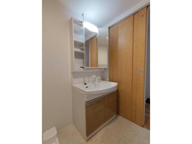 物件内観写真22　(３面鏡洗面化粧台)