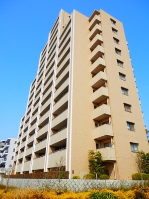 ロイヤルヴィーゼ四谷通外観写真