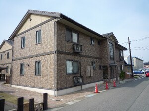 ロイヤルガーデン砺波Ⅱ外観写真