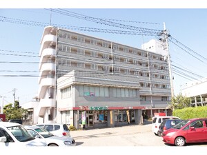 ファミール壱番館　テナント外観写真
