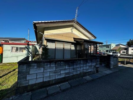 砺波市山王町貸家外観写真