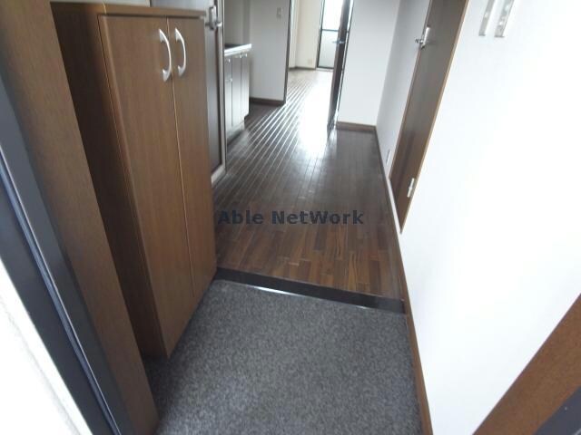 物件内観写真18　(玄関回り)