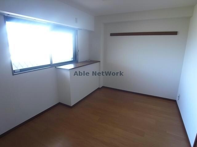 物件内観写真9　(洋室)