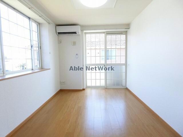 物件内観写真6　(リビング)