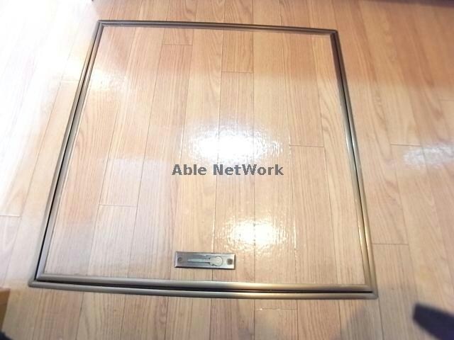 物件内観写真19　(床下収納)