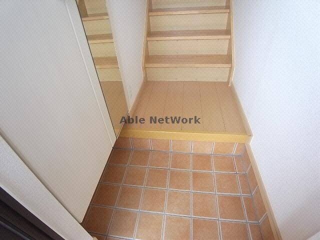 物件内観写真16　(玄関)