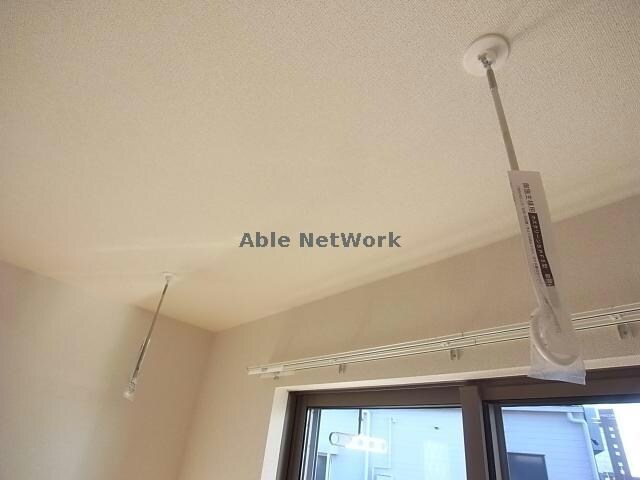 物件内観写真21　(室内物干し機)