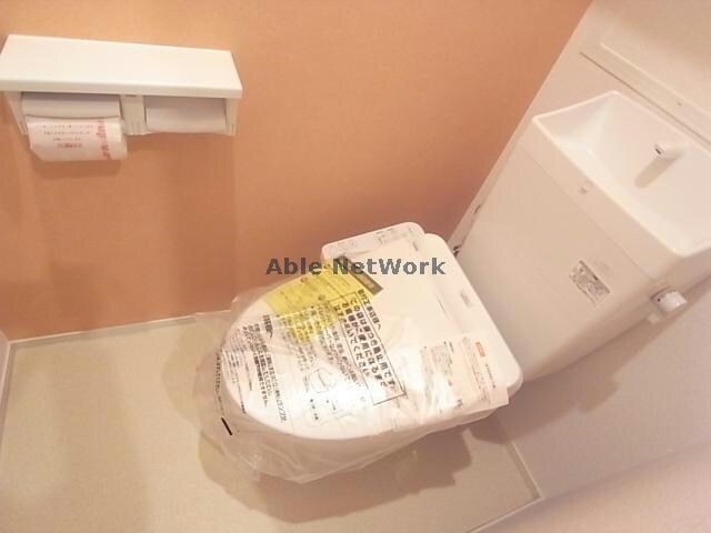 物件内観写真15　(温水洗浄便座付きトイレ)