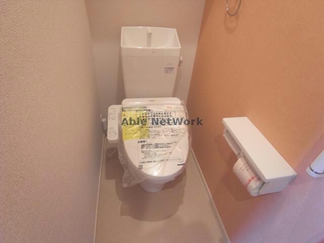 物件内観写真16　(温水洗浄便座付きトイレ)