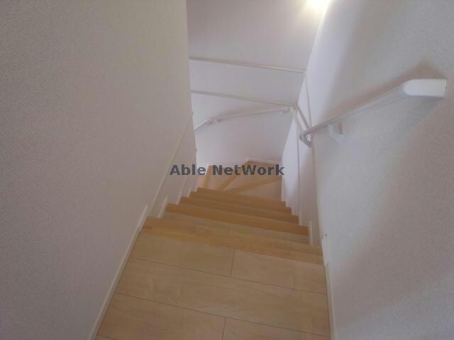 物件内観写真21　(階段)