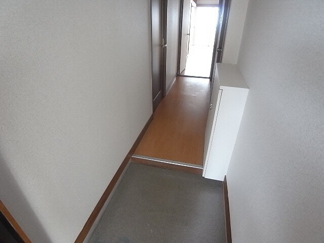 物件内観写真4　(玄関)
