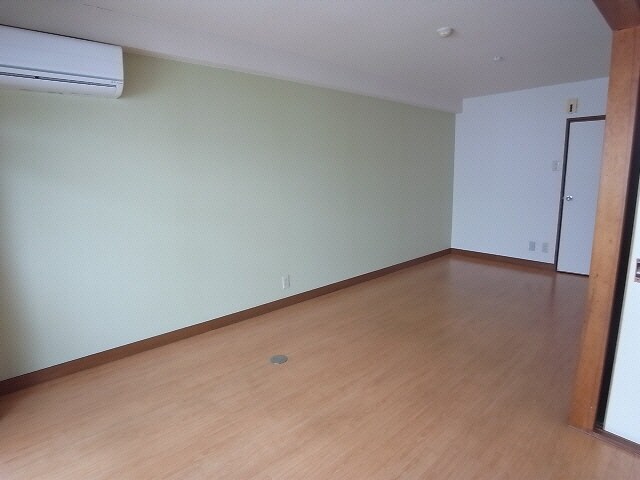 物件内観写真10　(リビングダイニング)