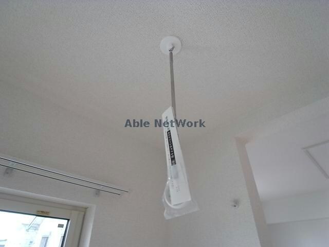 物件内観写真18　(室内天井物干し)