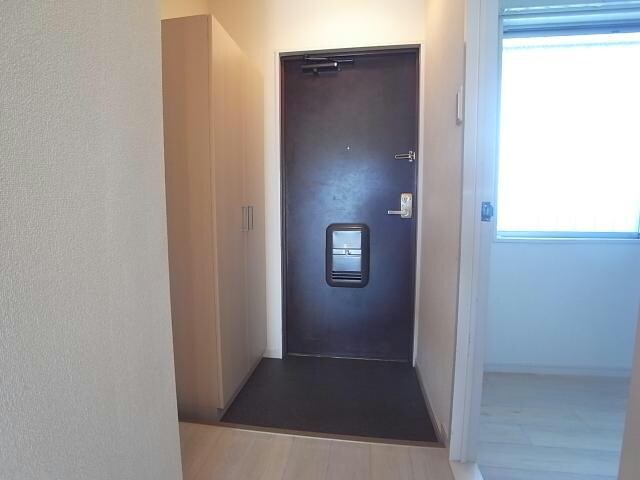 物件内観写真6　(玄関)