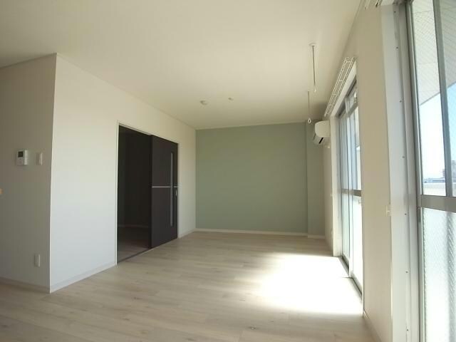 物件内観写真11　(リビング)