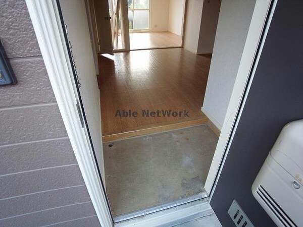 玄関回り(※他の部屋の写真です。)