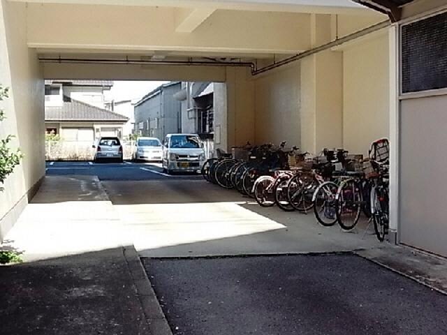 物件外観写真5　(駐輪場)