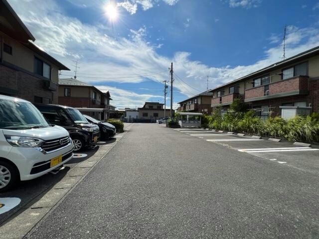 物件外観写真2　(駐車場)