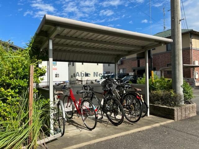 物件外観写真3　(駐輪場)