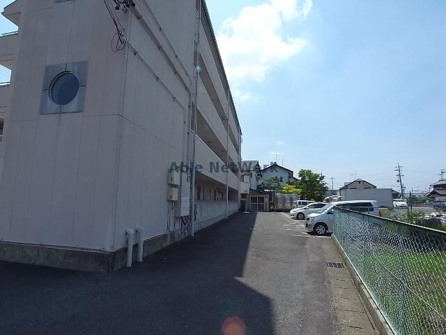 物件外観写真2　(駐車場)