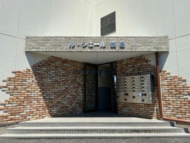 物件外観写真3　(エントランス)