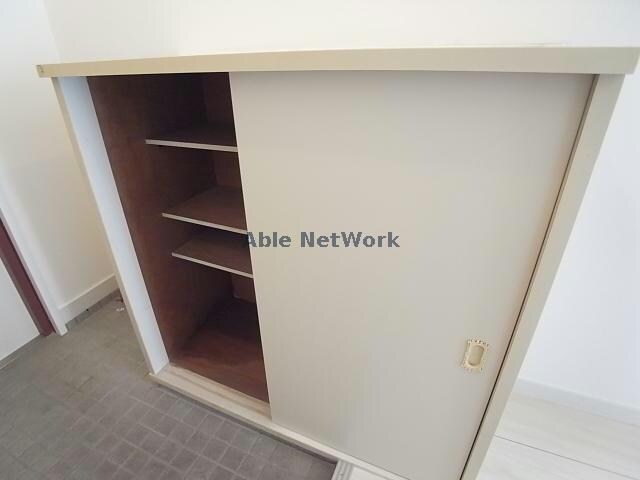 物件内観写真18　(下足入)