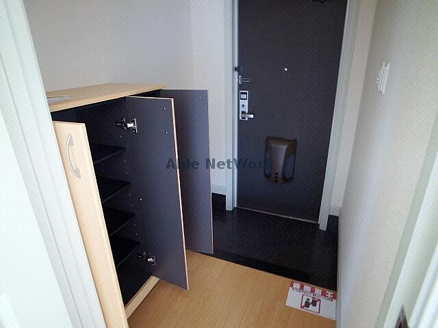 物件内観写真8　(玄関)