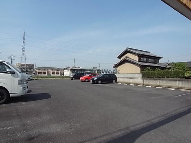 物件外観写真2　(駐車場)