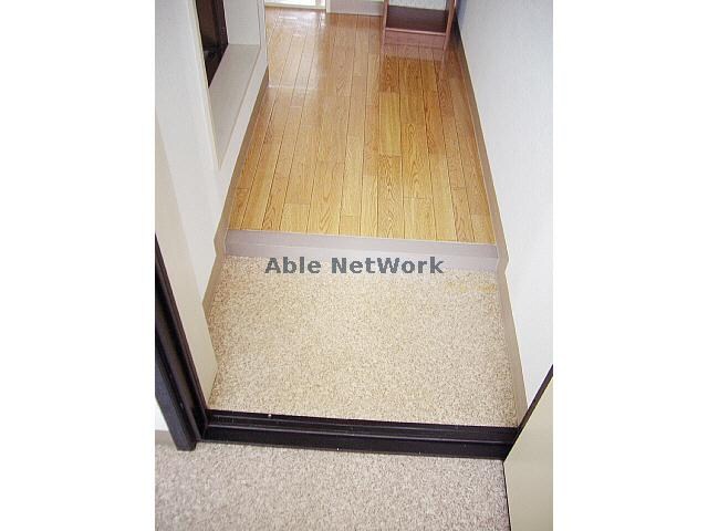 物件内観写真10　(玄関)