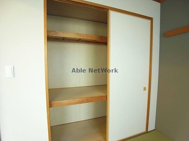 物件内観写真23　(和室押入)