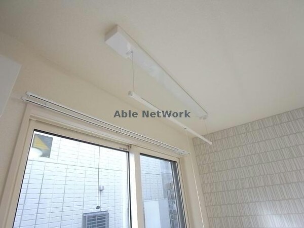 居室（その他）(室内物干し機)