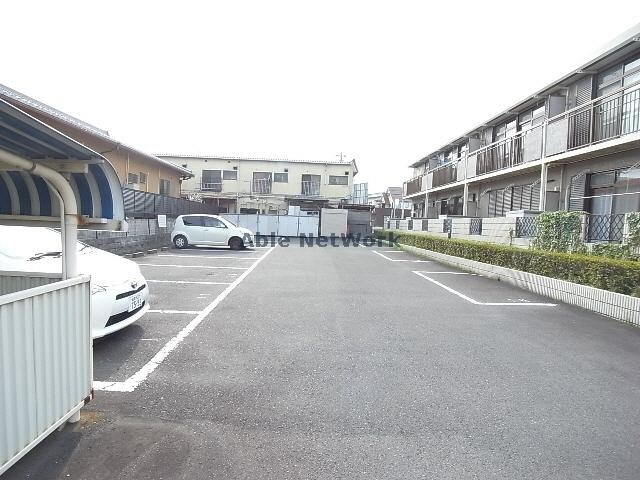 物件外観写真2　(駐車場)