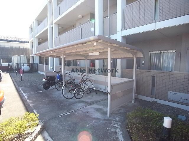 物件外観写真4　(駐輪場)