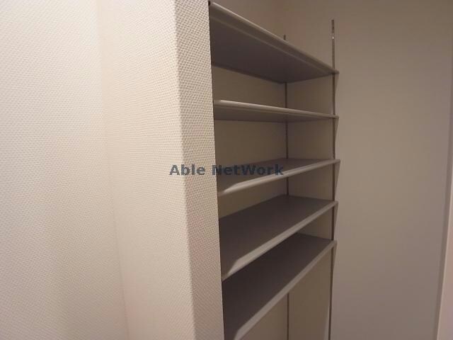 物件内観写真24　(玄関物入)