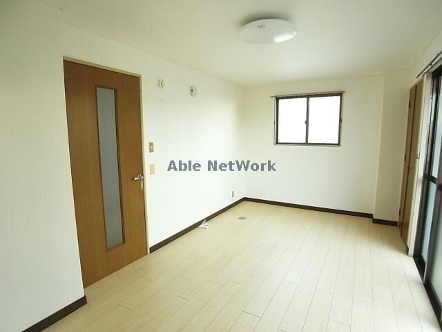 物件内観写真13　(9帖洋室)