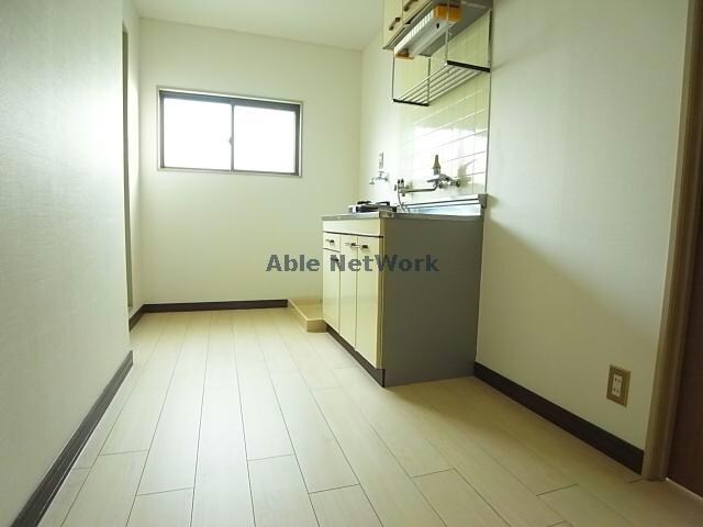 物件内観写真20　(3帖の広いキッチン)