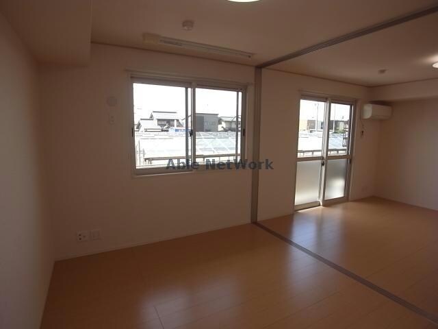 物件内観写真12　(洋室６帖)