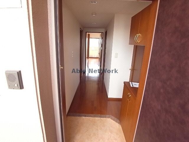 物件内観写真6　(玄関回り)