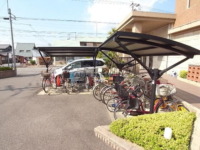 物件外観写真3　(駐輪場)